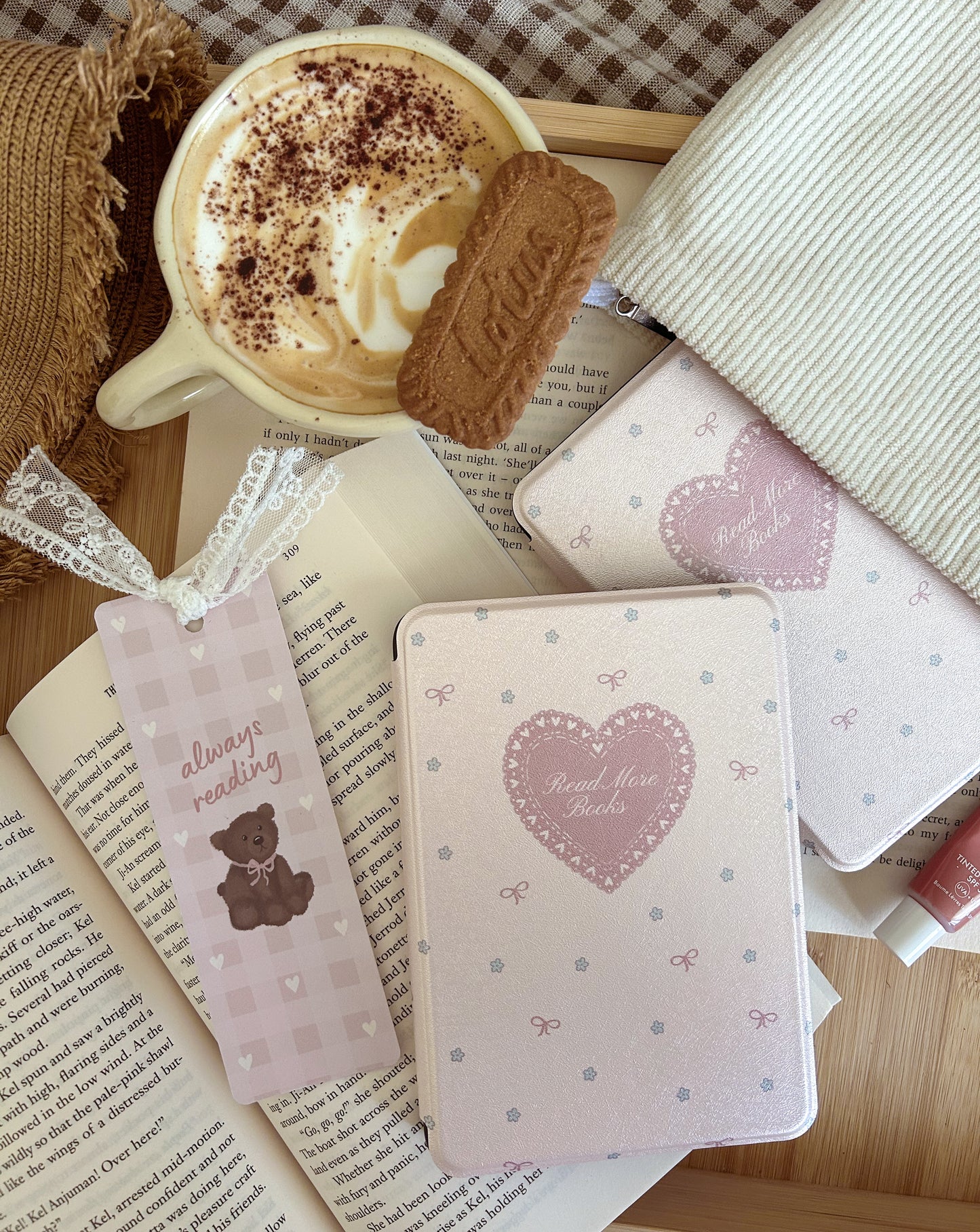 Lacey Kindle Case